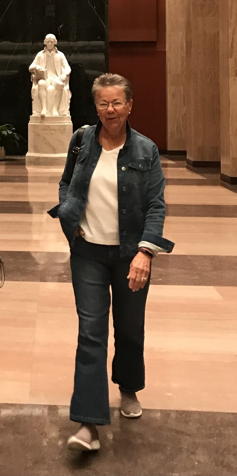 Strolling inside the Library of Congress