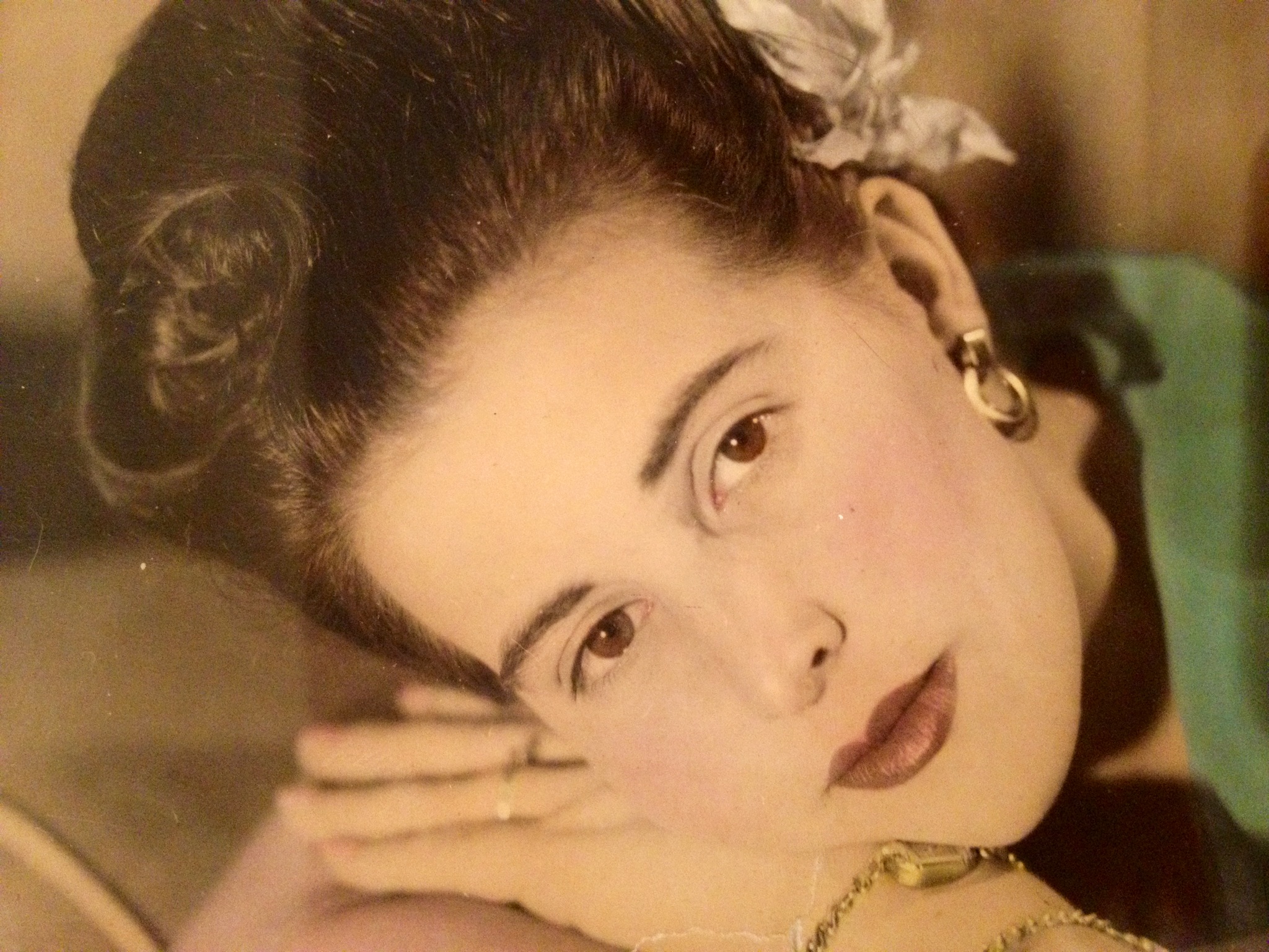 Mom in her twenties.......a beauty then and a beauty forever!