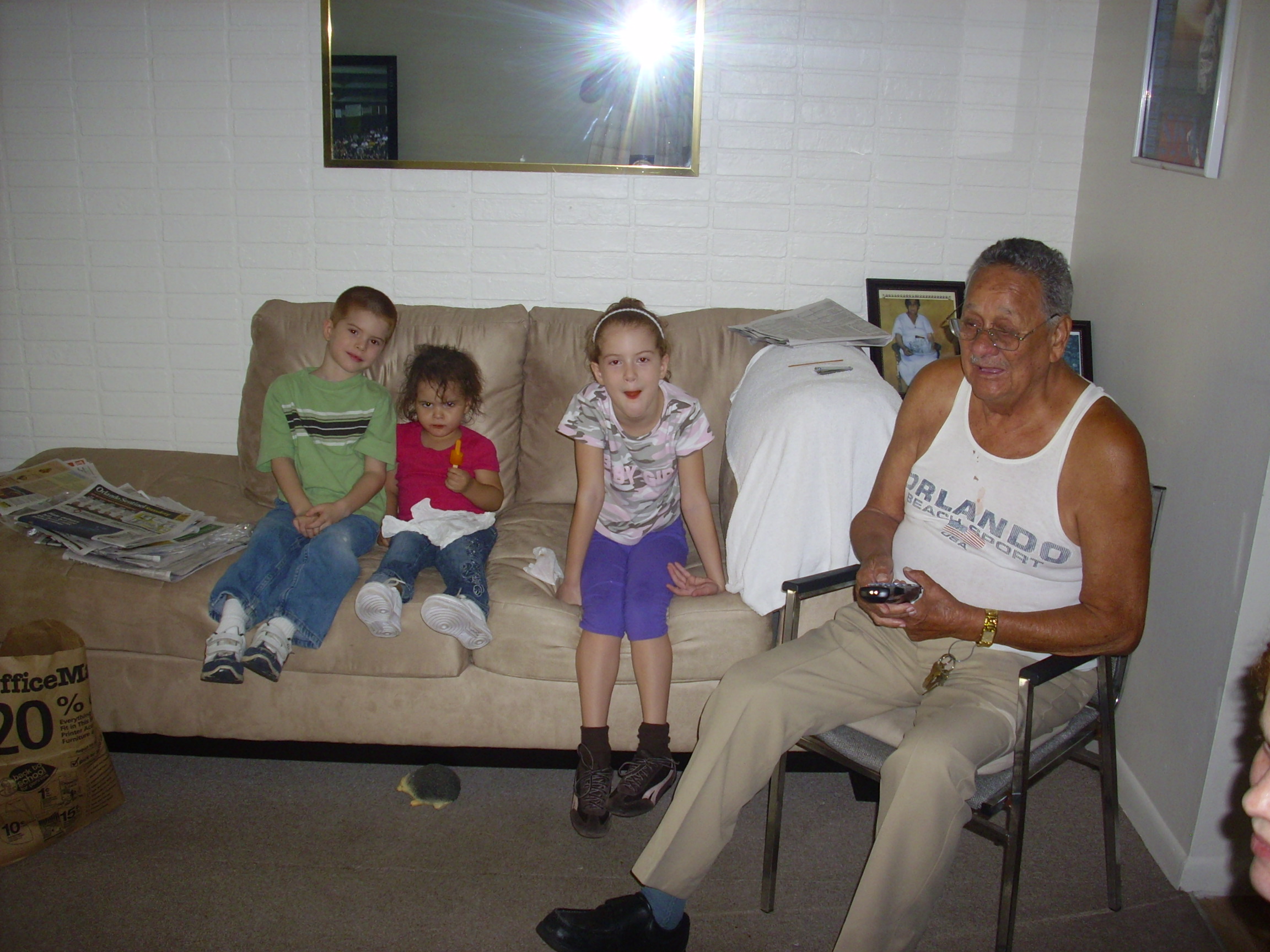 THE KIDS WITH THERE GREAT GRANDPA