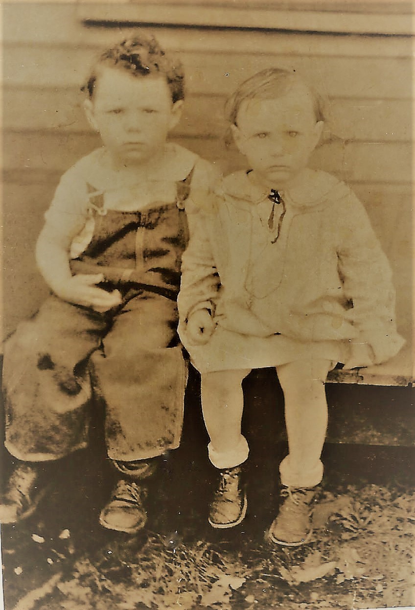 Very young picture of Doris & brother Norm