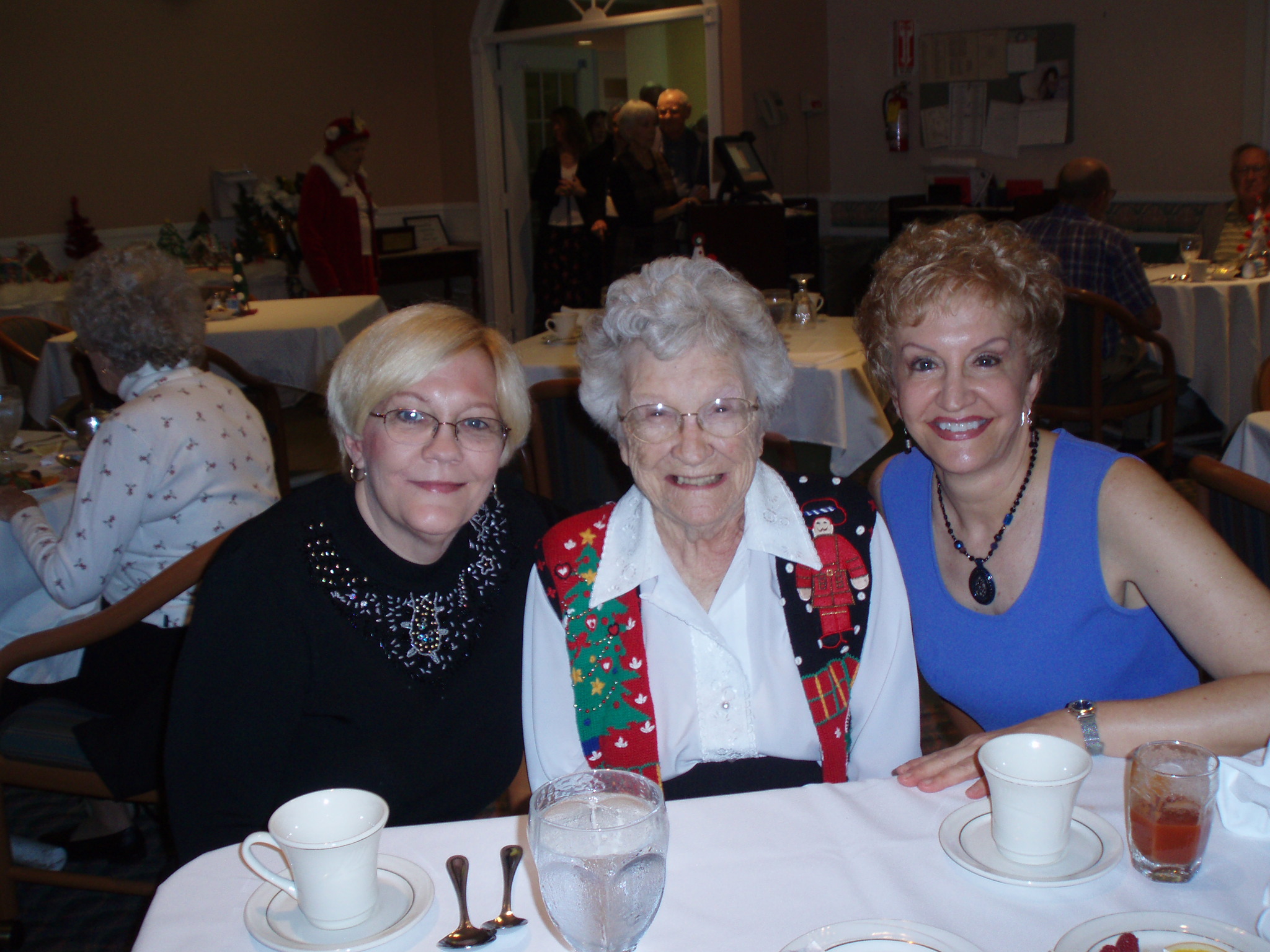Sue with Mom and sister Laura