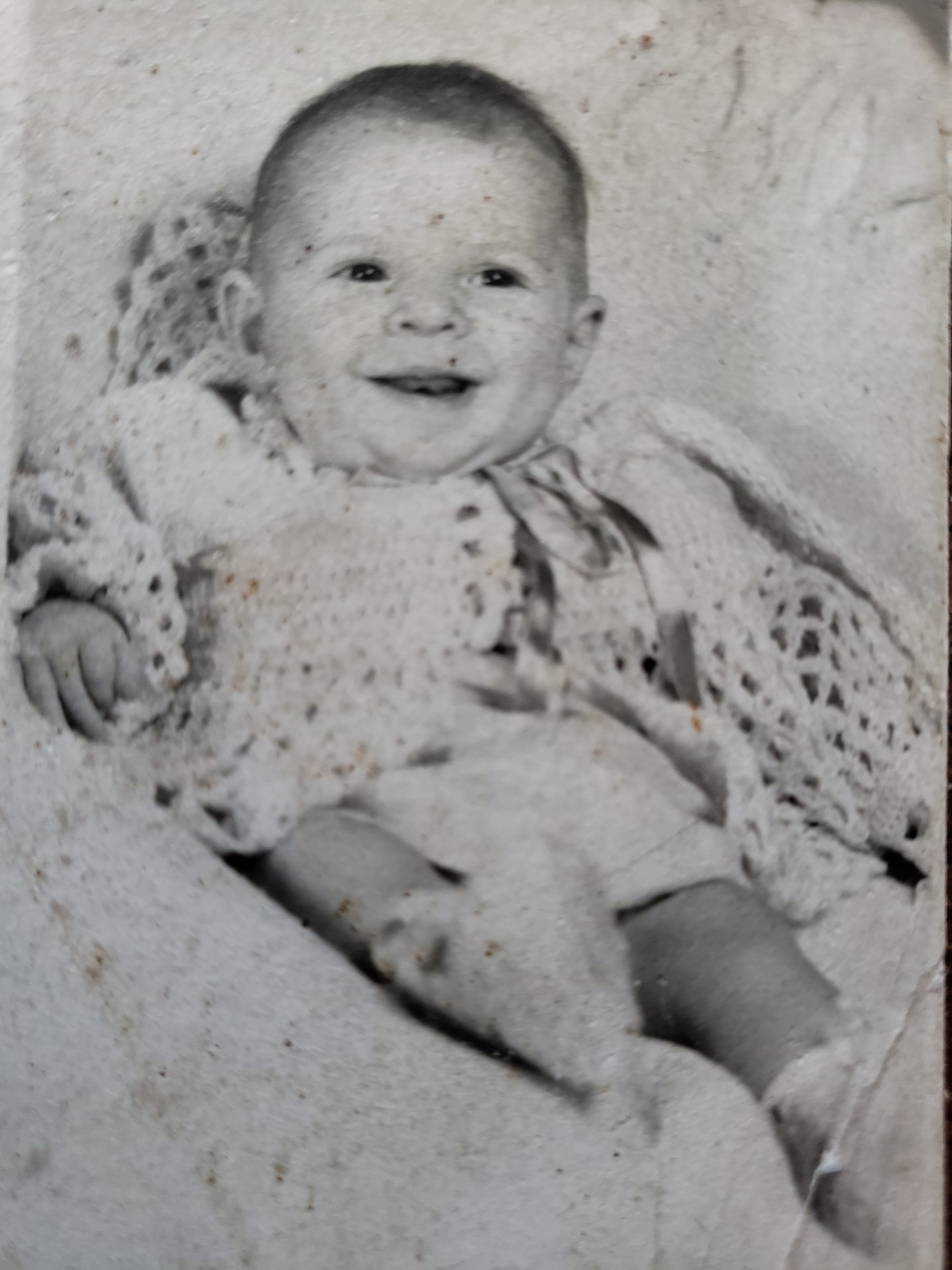 Sherry Phillips<br />
approximately 6 months old