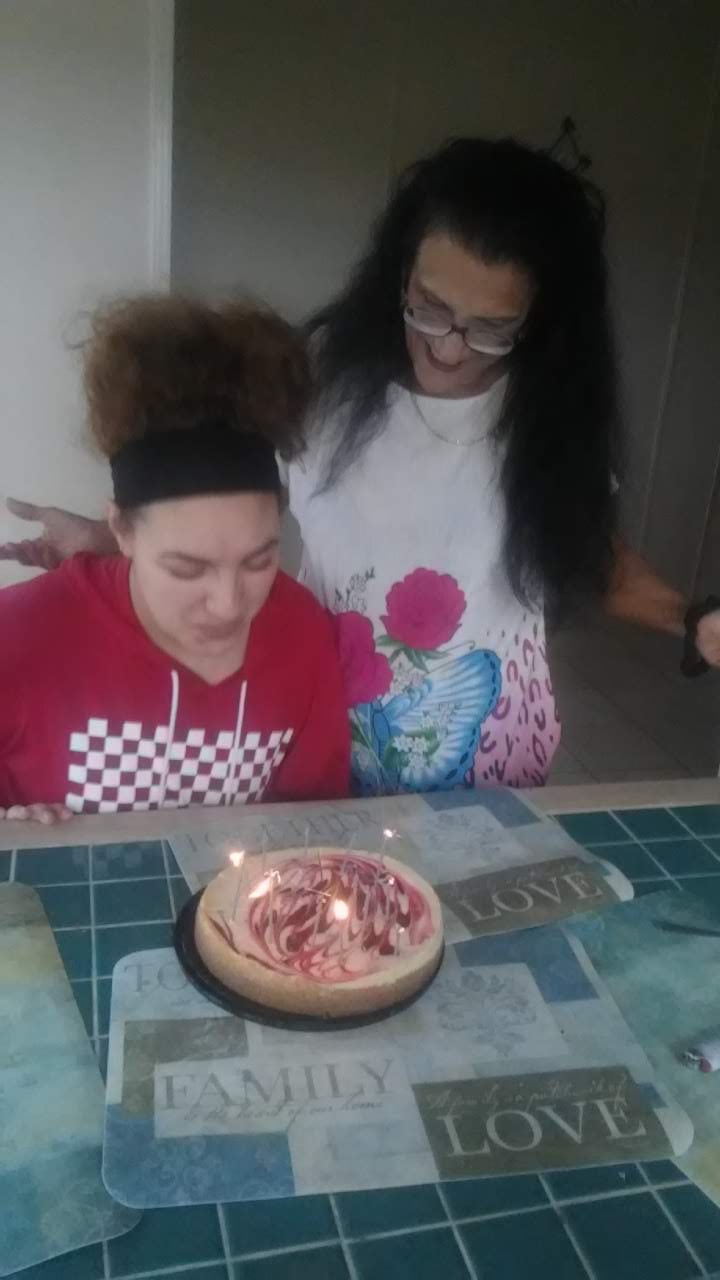 Today is Arianna's 15th birthday Mommy!! =') Missing you so much today..knowing your birthday is Friday and this will be the first one that she didn't get to celebrate with you...  Miss you and love you momma.