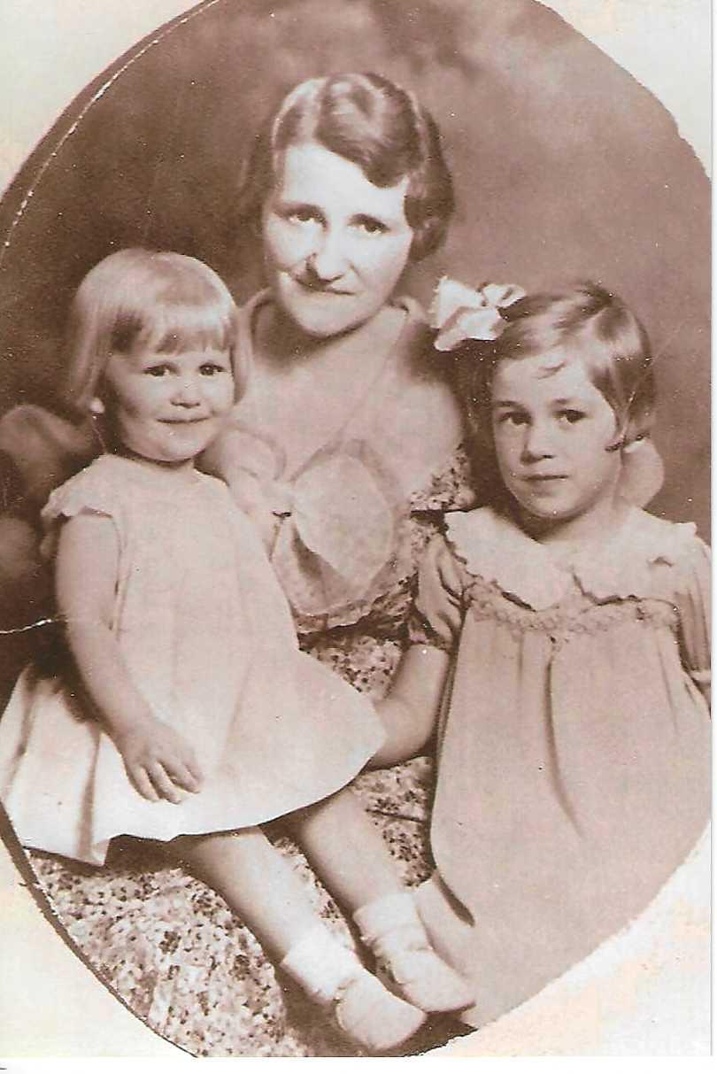 Mary Lou with her mother and sister Lois (1934?)