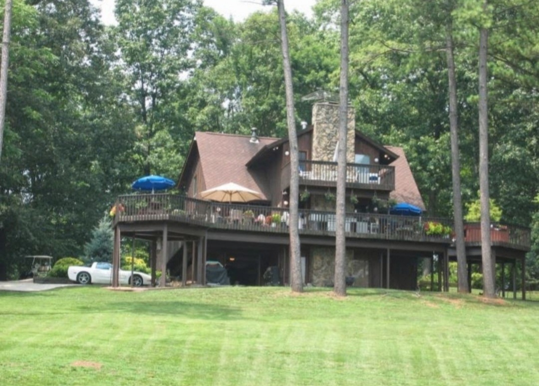 Tom and Karen's beautiful home in Tennessee.