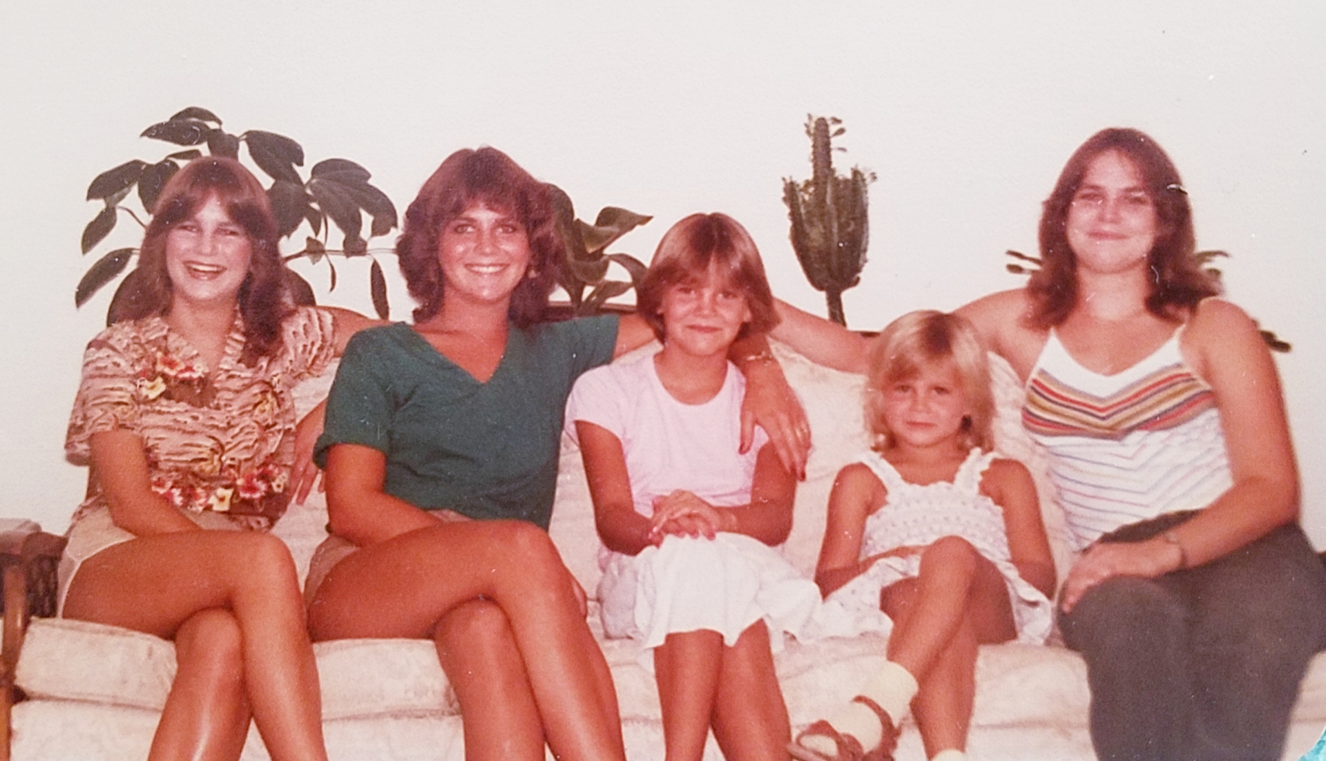 Julia (green top)with her sisters- Kelly, Missy, Kerry & Megan