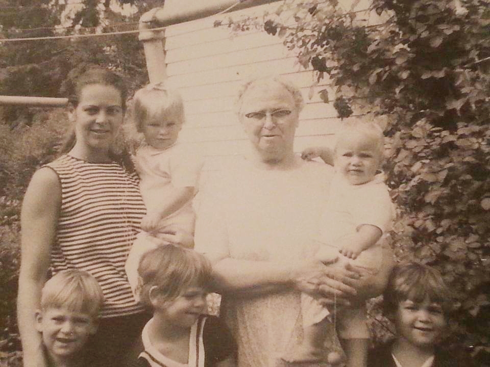 Julie... bottom right. <br />
Mom holding Missy, Grandma Verna Fischer holding Tommy...<br />
Jeff, Kelly and Julie