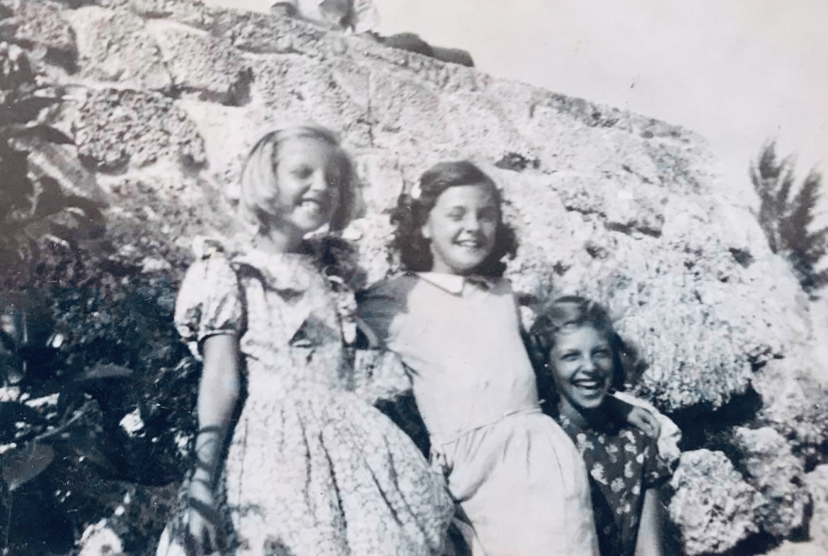 Mom in the middle of 2 of her sisters, Carolyn and Alma.