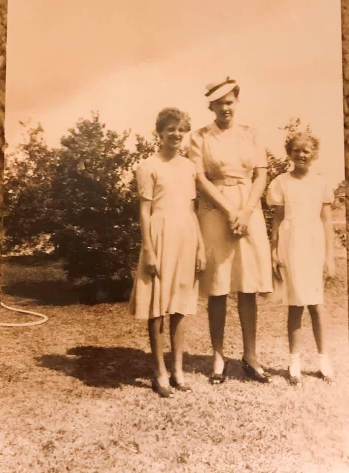 Mom with her sisters - Florrie in the middle.. mom on the right.