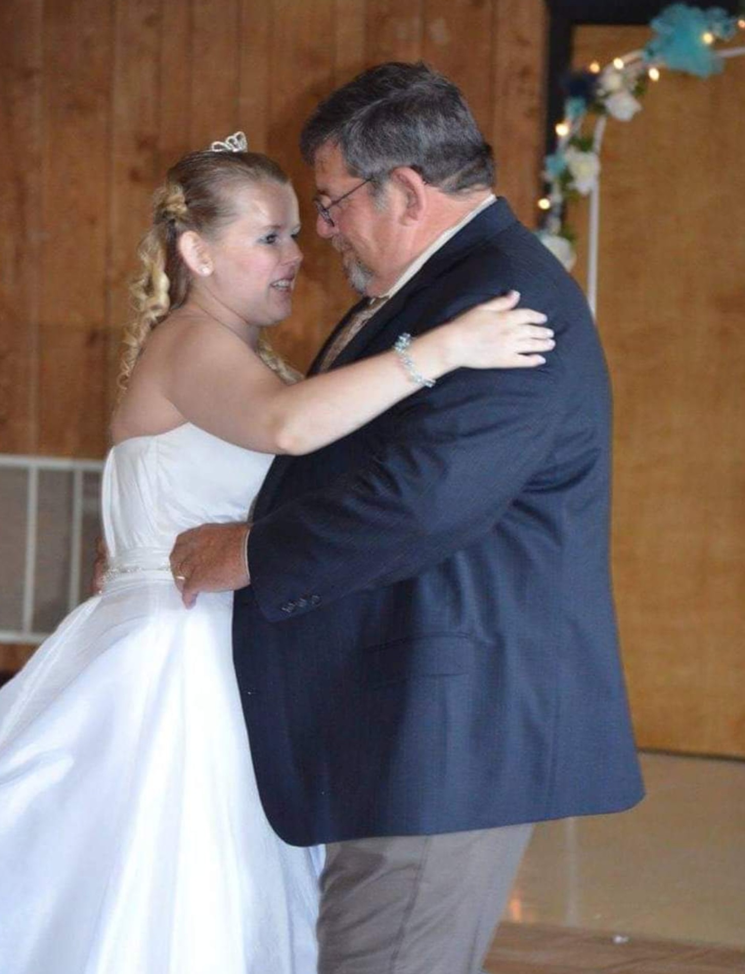 My daddy dancing with his oldest grandaughter at her wedding ♡♡♡