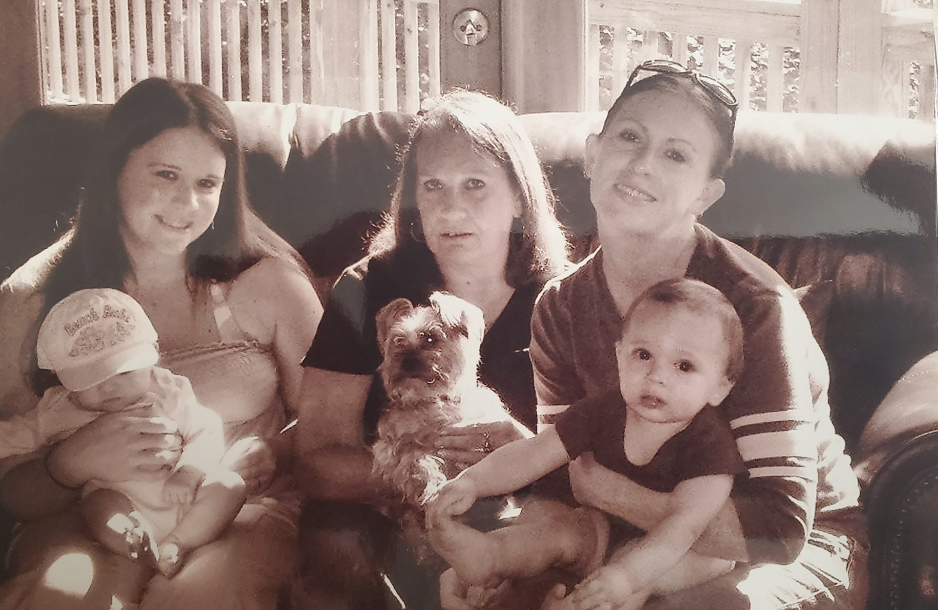 Her girls with her grand babies  ❤️
