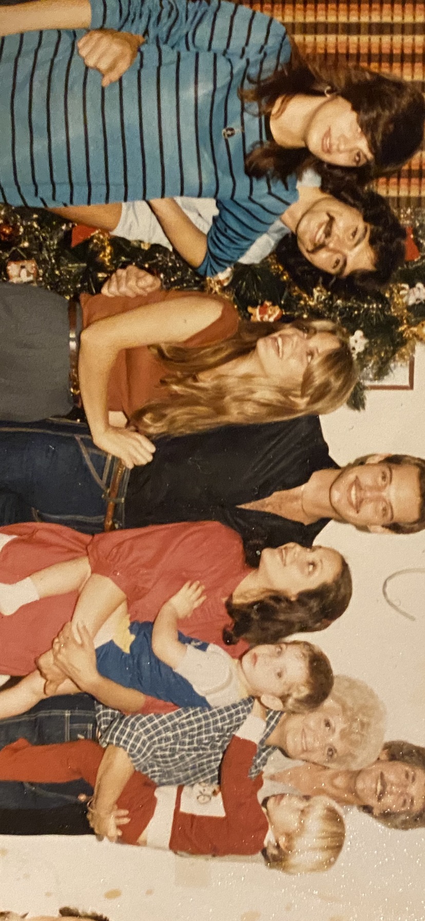 Douuuga and I in the middle with Jeri,Jodi,Robert,Mom,Shane,Jimmy and Richard