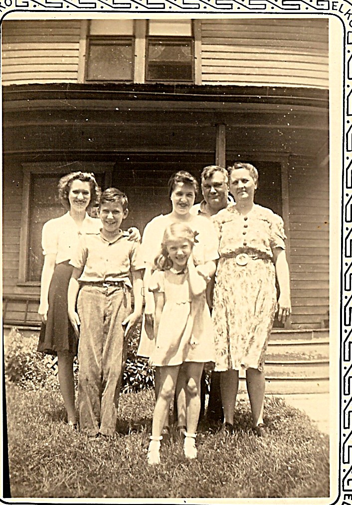 Geraldine, Gene ,Geneva, Gus (Their father) and Grace (Mother) and little Glenda Dallas (McKay)<br />
A few of the 10 children Gus and Grace raised plus three of Graces Sisters. Stella, Pearl, and Doughty.<br />
Brothers were Glen, Gerald (Dude), Gus, Gene (Jack) and someone please help remind me of the other.  I know they lost one of the first boys.