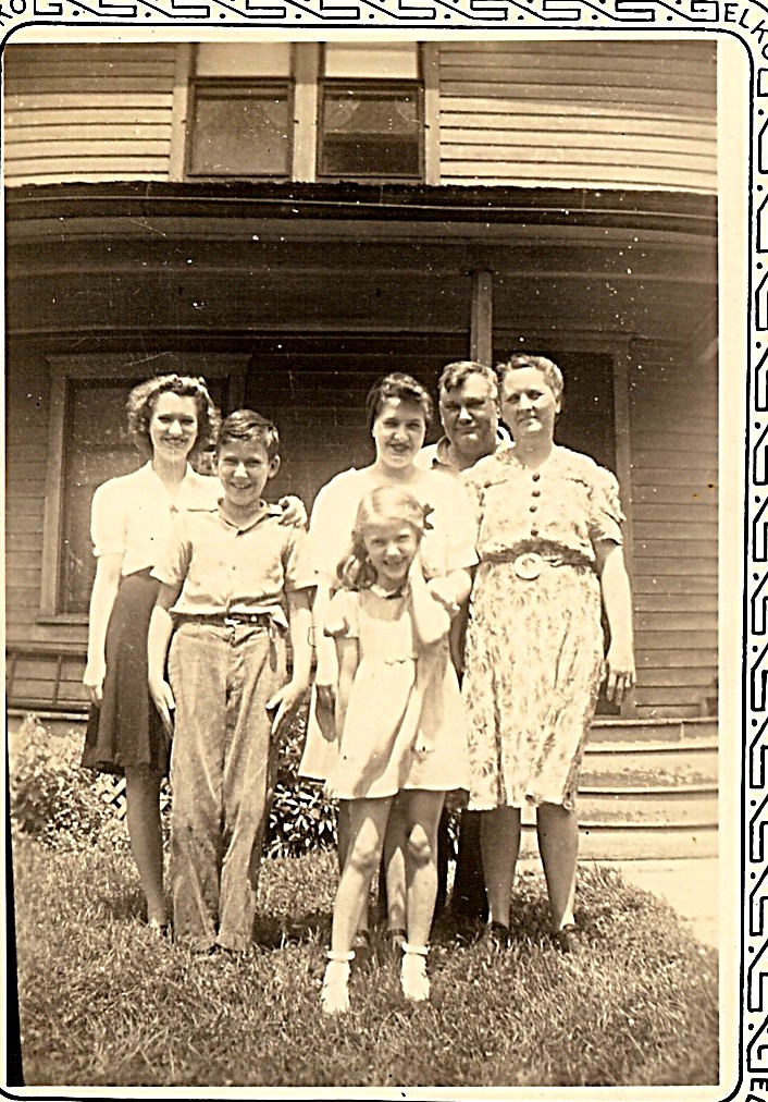 Geraldine, Gene ,Geneva, Gus (Their father) and Grace (Mother) and little Glenda Dallas (McKay)<br />
A few of the 10 children Gus and Grace raised plus three of Graces Sisters. Stella, Pearl, and Doughty.<br />
Brothers were Glen, Gerald (Dude), Gus, Gene (Jack) and someone please help remind me of the other.  I know they lost one of the first boys.