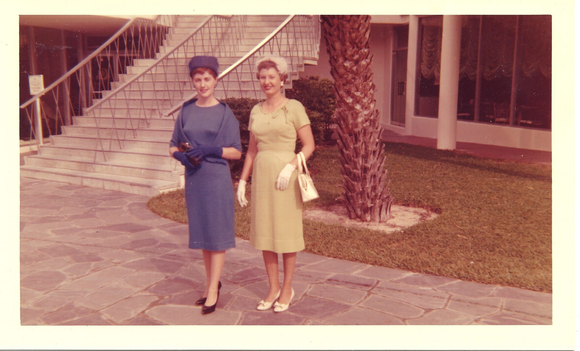 Glenda McKay and Geraldine Dallas at Fountain Bleu in Miami<br />
at a Chiropractic Convention in 1970's.