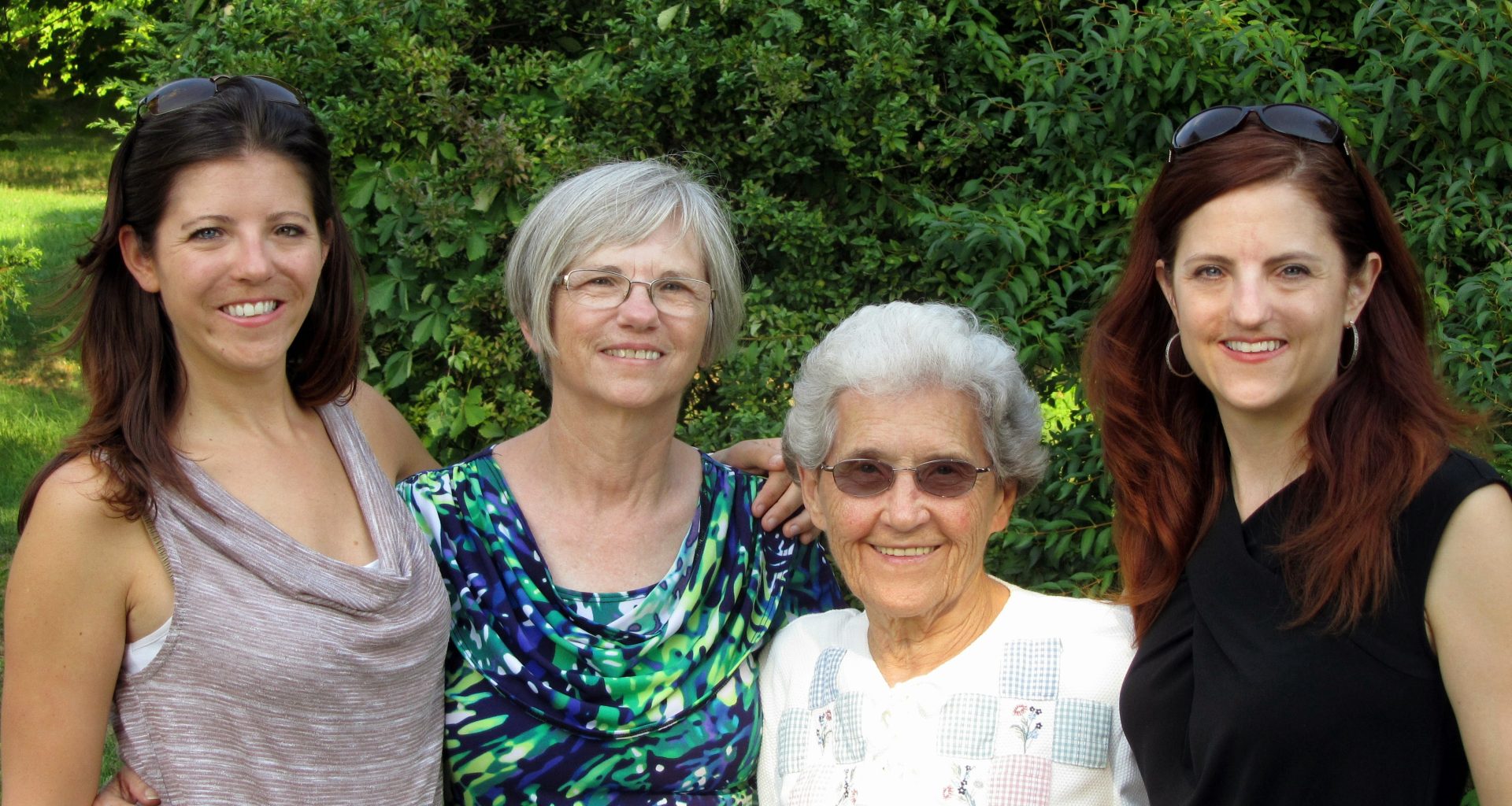 Doris, Niece Janice, Grand Nieces Kerri and Charissa - Aug 2012