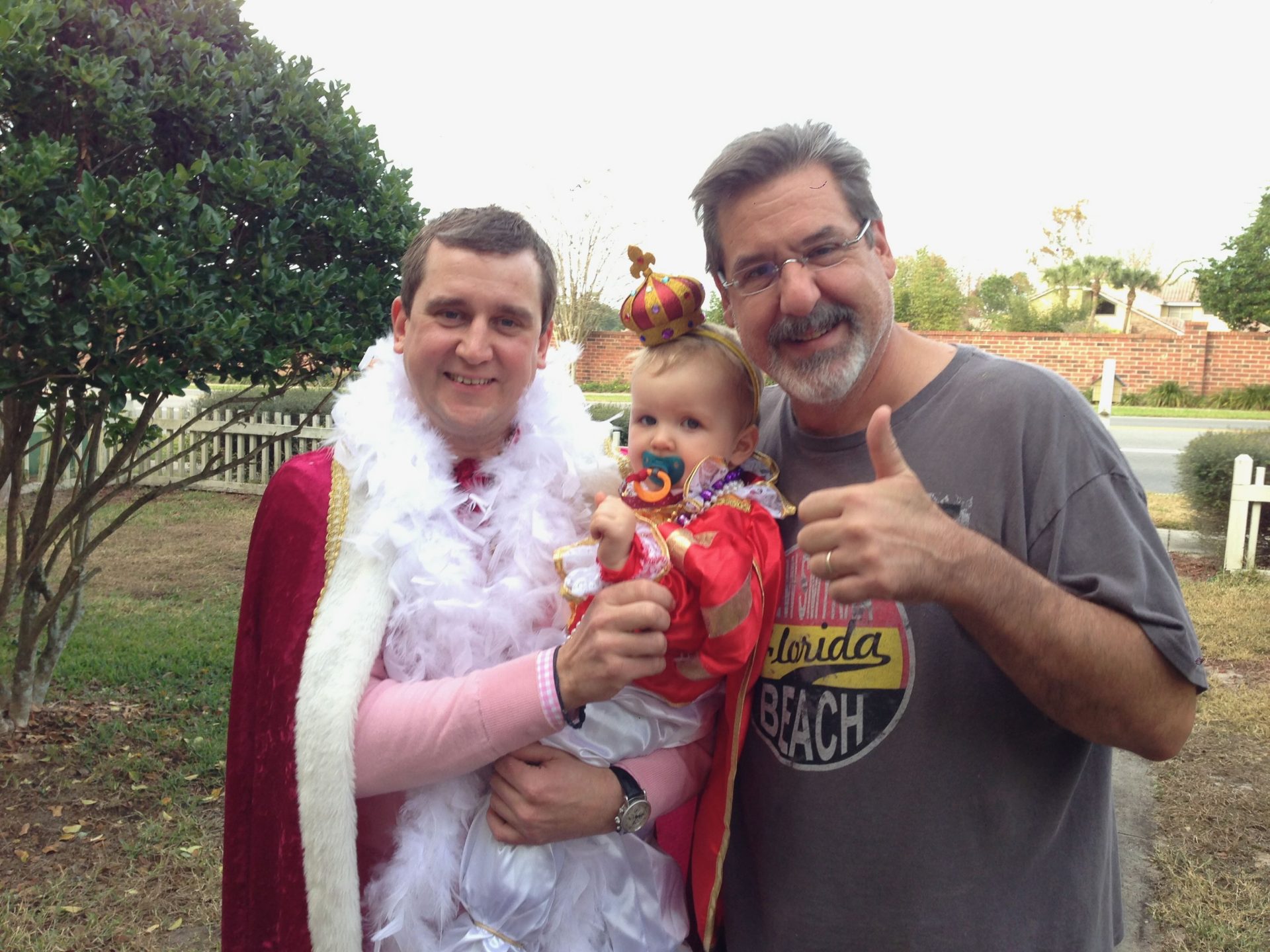King Mak Mak Junior was presented to King Mask Mask - December 2012 -